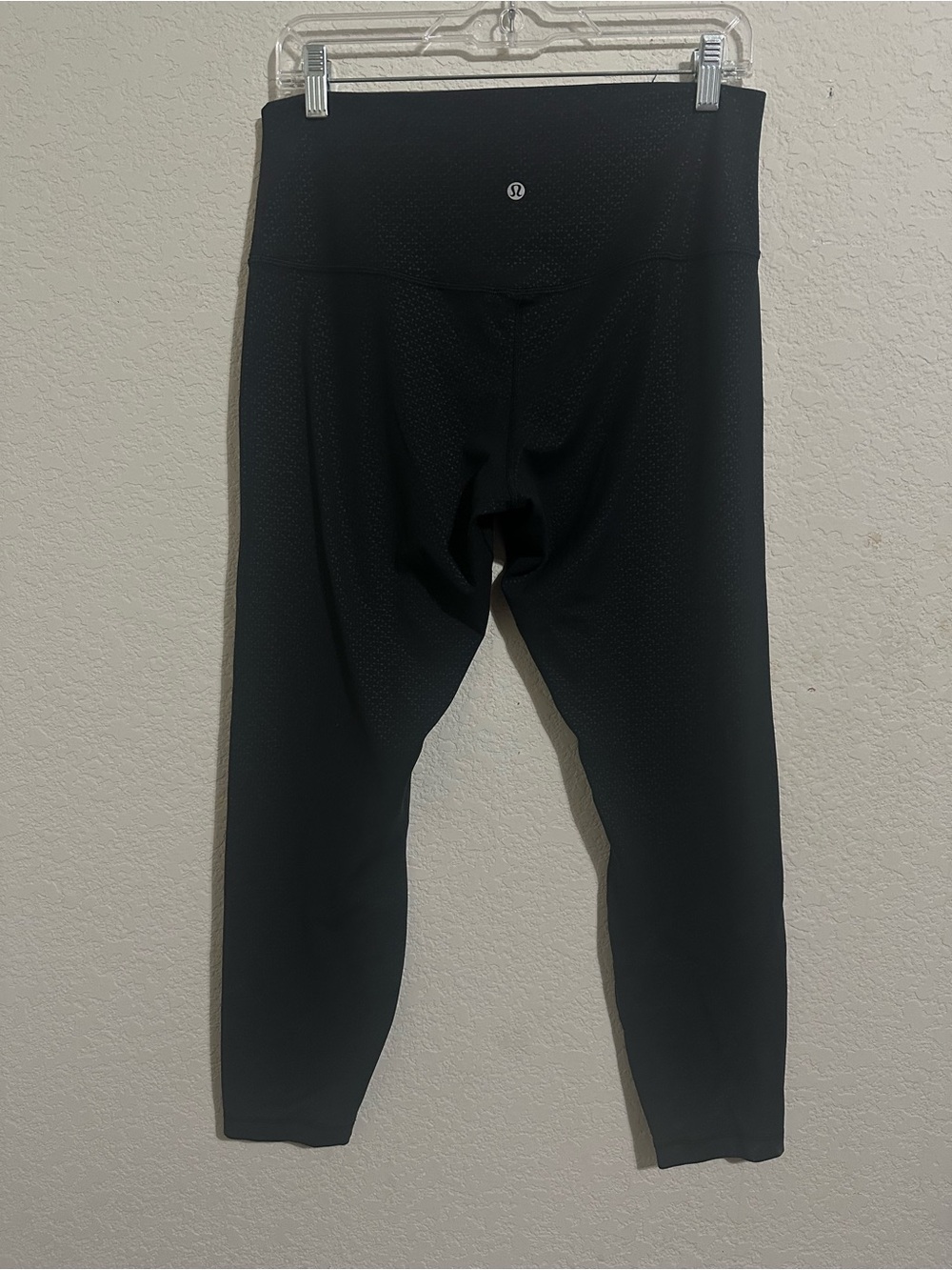 Lululemon Align 25” Size 12 Black Legging Embossed Print*